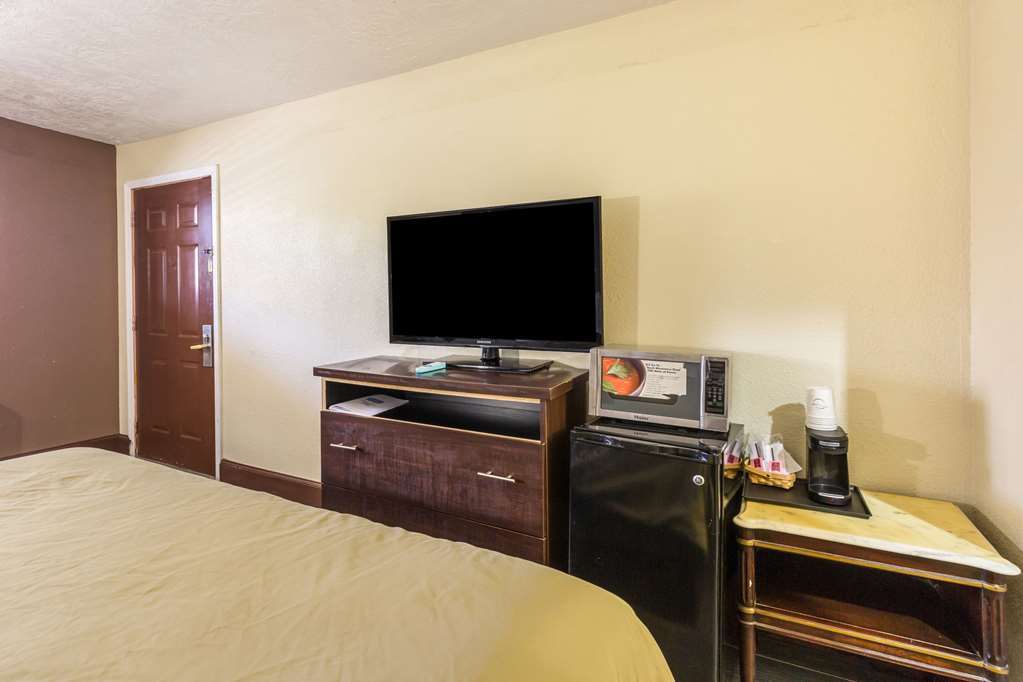 Rodeway Inn & Suites Houston Near Medical Center Номер фото